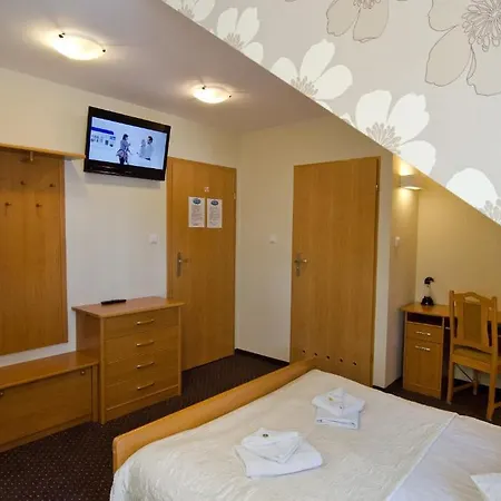 Hotelik Gosciniec Pod Sosnami Drzonkow Zielona Gora  Exterior photo