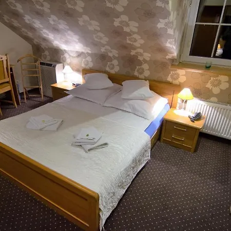 Hotelik Gosciniec Pod Sosnami Drzonkow Zielona Gora  Room photo