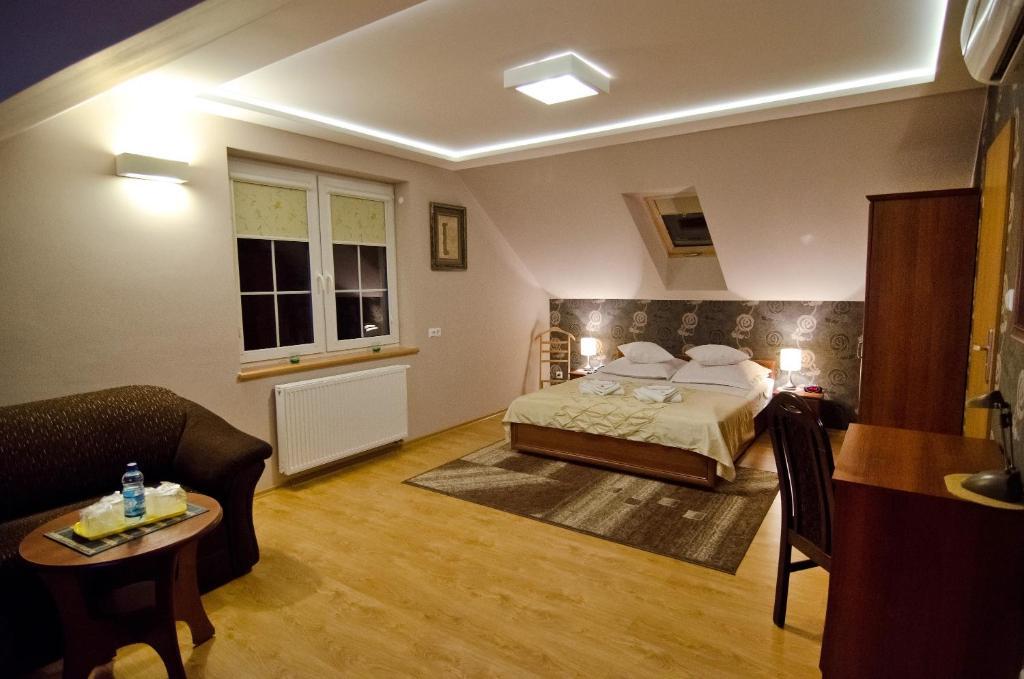 Hotelik Gosciniec Pod Sosnami Drzonkow Guest house Zielona Gora (Lubuskie)
