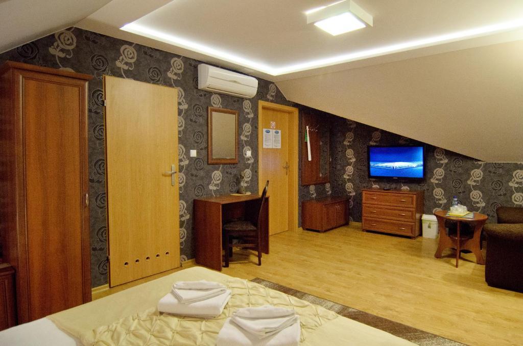 Hotelik Gosciniec Pod Sosnami Drzonkow 3*