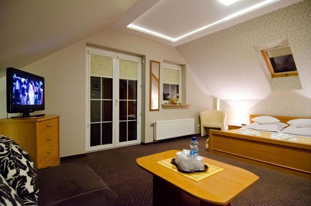 Hotelik Gosciniec Pod Sosnami Drzonkow Guest house 3*